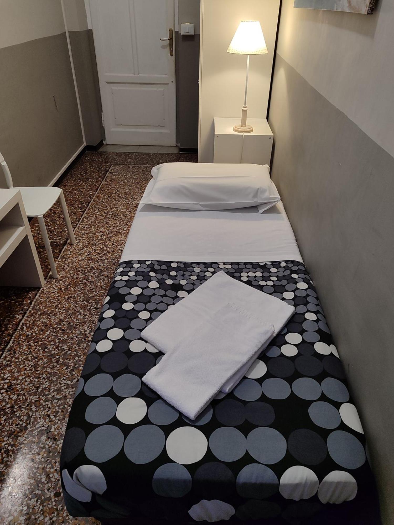 Guesthouse La Briosa Nicole เจนัว ภายนอก รูปภาพ