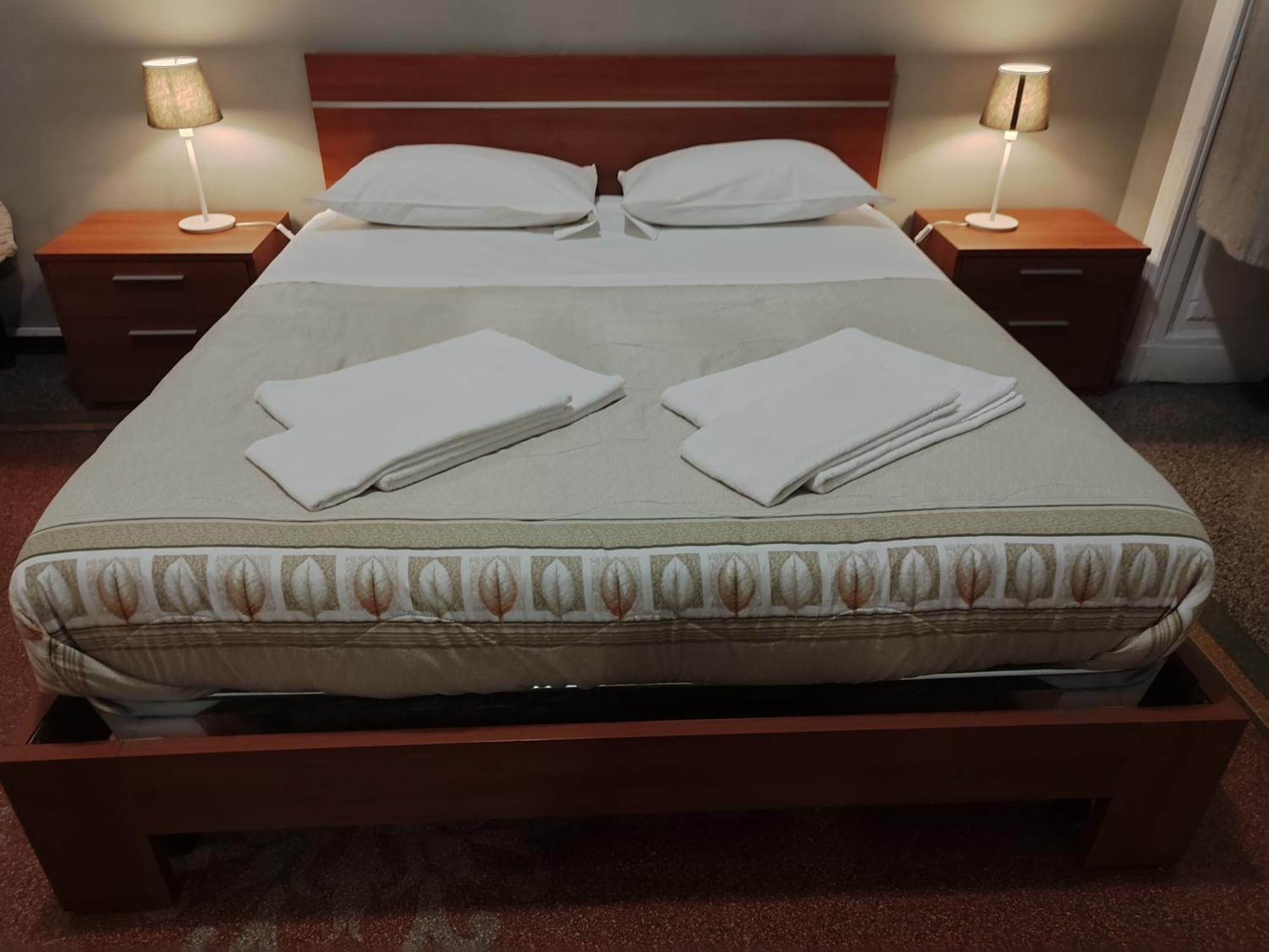 Guesthouse La Briosa Nicole เจนัว ภายนอก รูปภาพ
