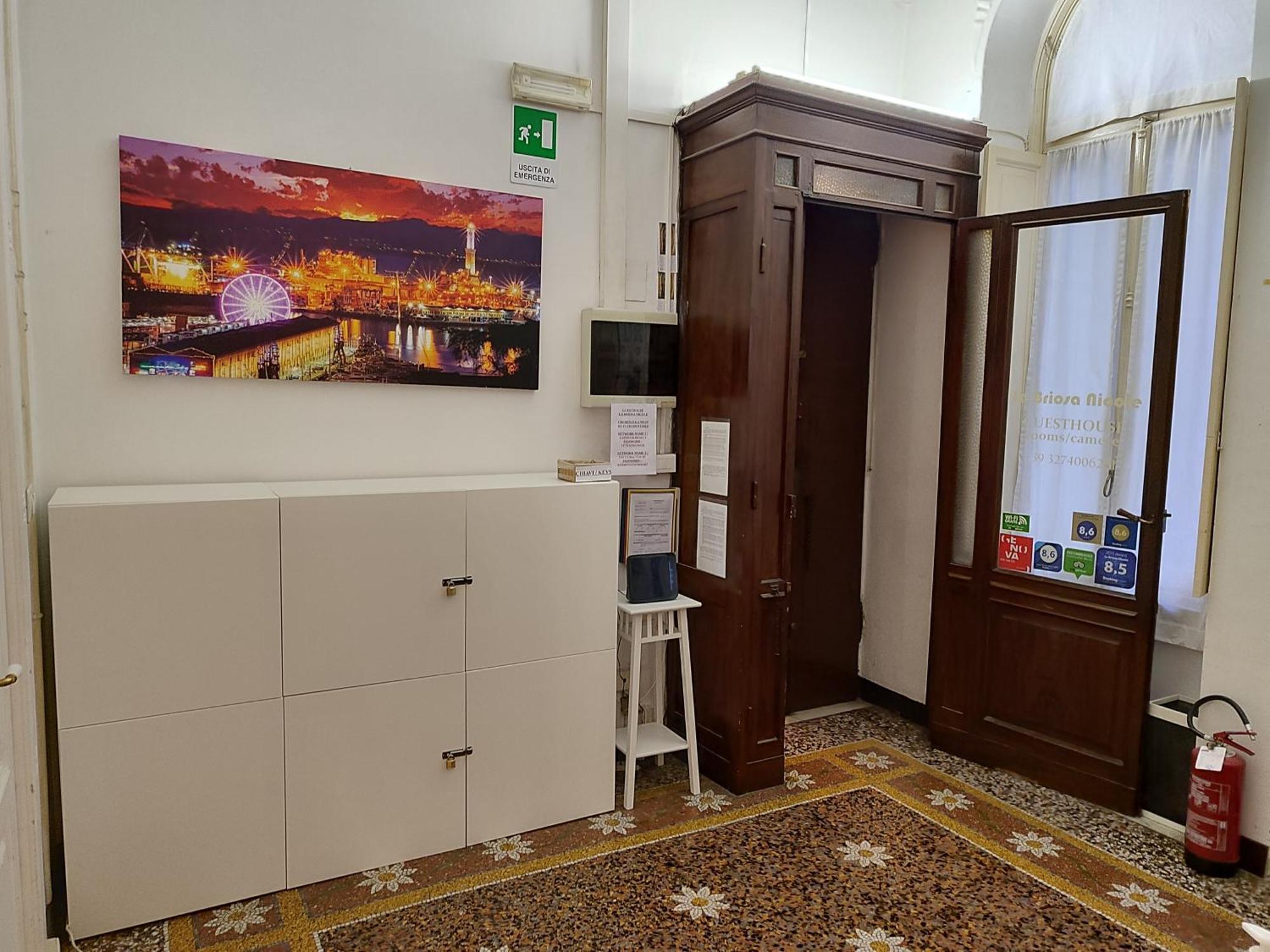 Guesthouse La Briosa Nicole เจนัว ภายนอก รูปภาพ