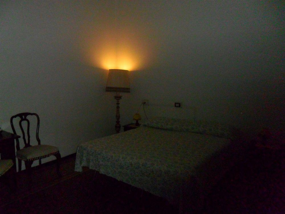Guesthouse La Briosa Nicole เจนัว ภายนอก รูปภาพ